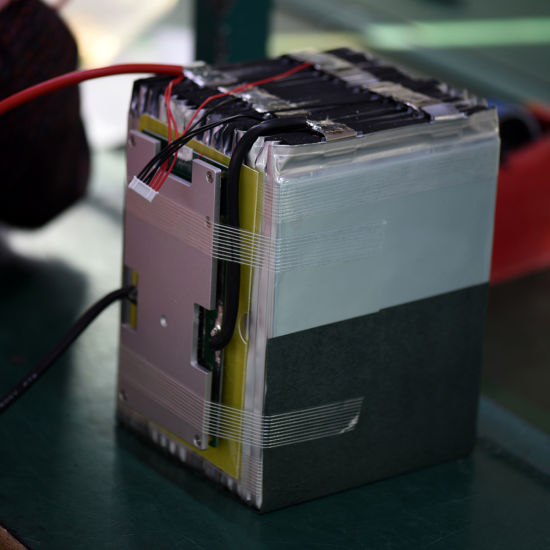 12.8V 100ah 200ah LiFePO4 Battery Pack with Plastic Case for Golf Car Street Light