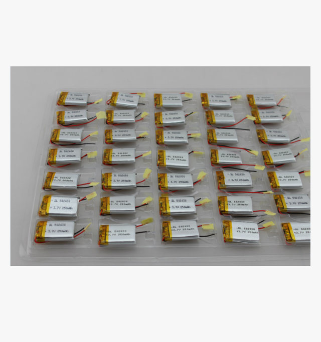 China Factory Rechargeable 852025 3.7V 400mAh Li-ion Polymer Battery